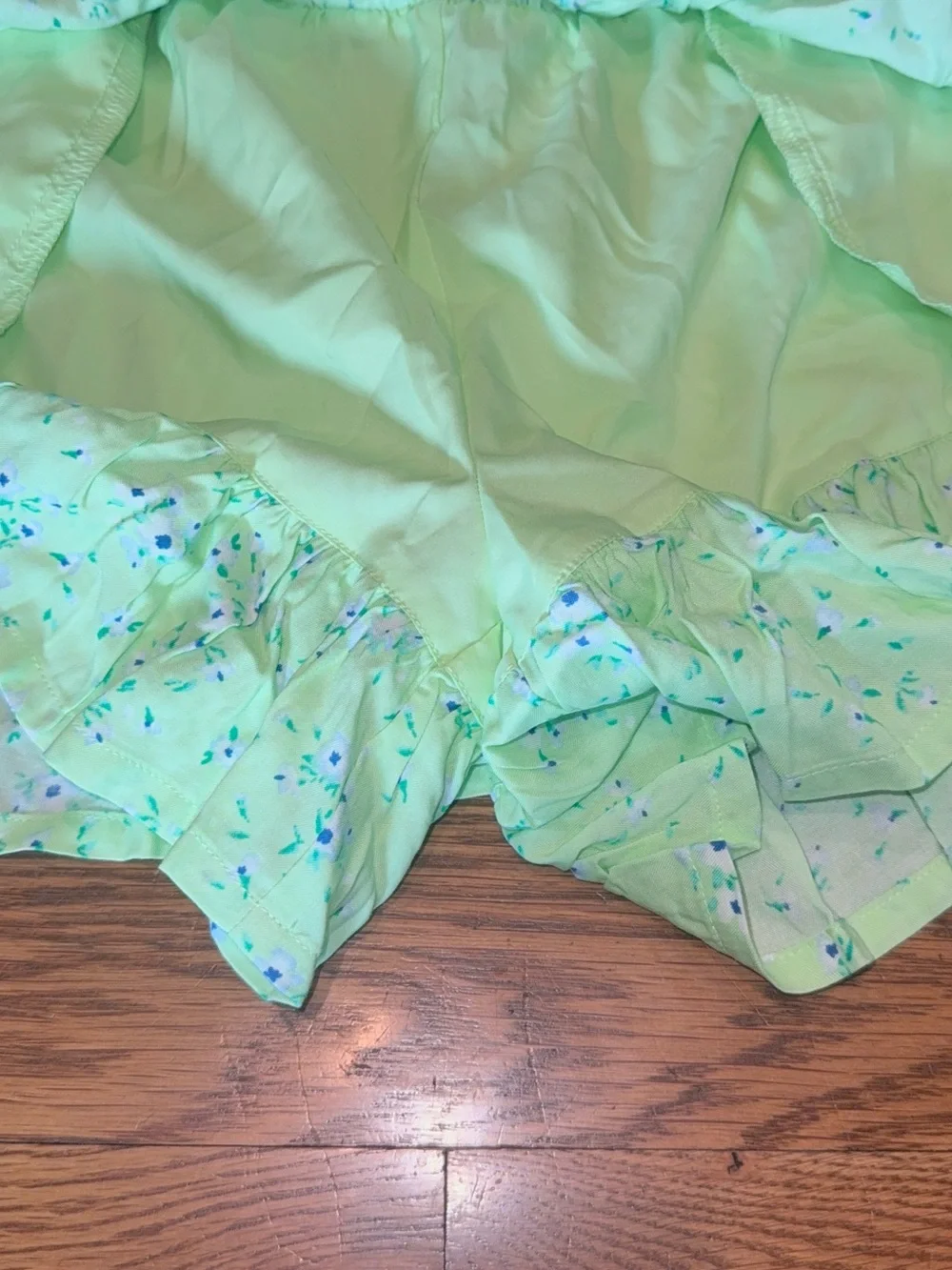 NWT. Old Navy. Printed High Waisted Swing Skort. Green Floral. Size Medium (8).
